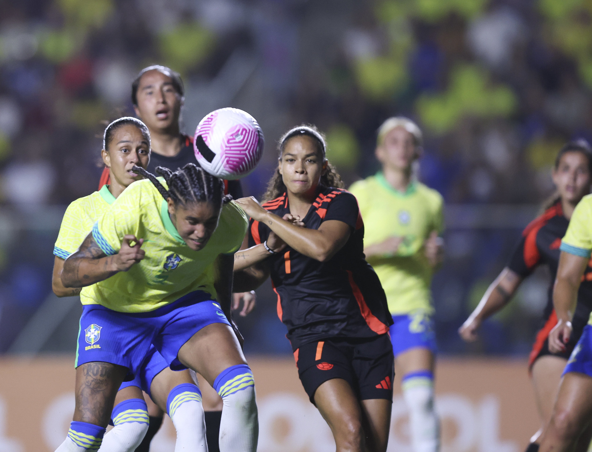 Graças a gol de Tarciane, Seleção Brasileira empata com Colômbia